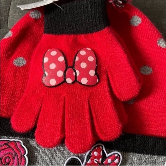 Berkshire Fashion Minnie Mouse polka dots Winter Beanie Hat and gloves set - Picture 2 of 6